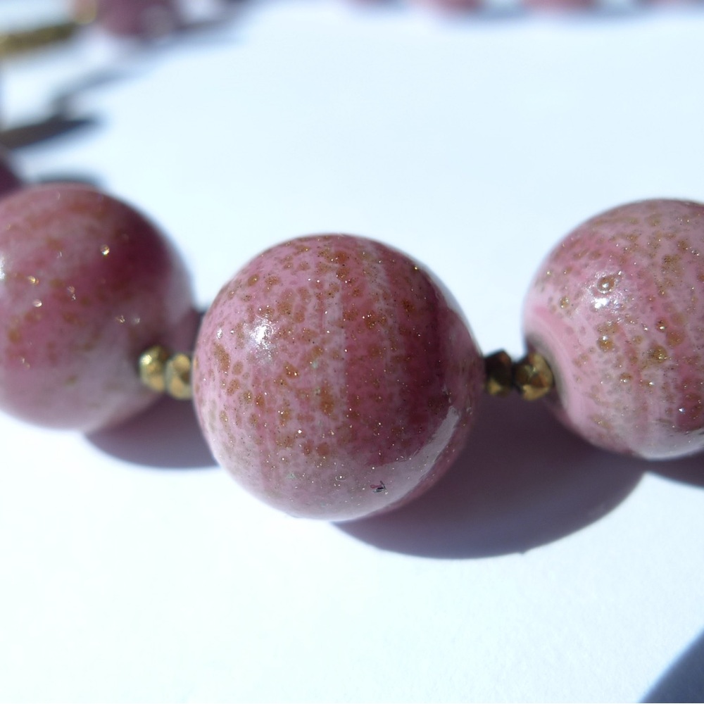 Vintage rose coloured stone bead choker necklace. Rhodonite or rhodochrosite.